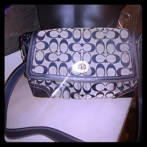 Coach Handbags - Beautiful Coach shoulder bag